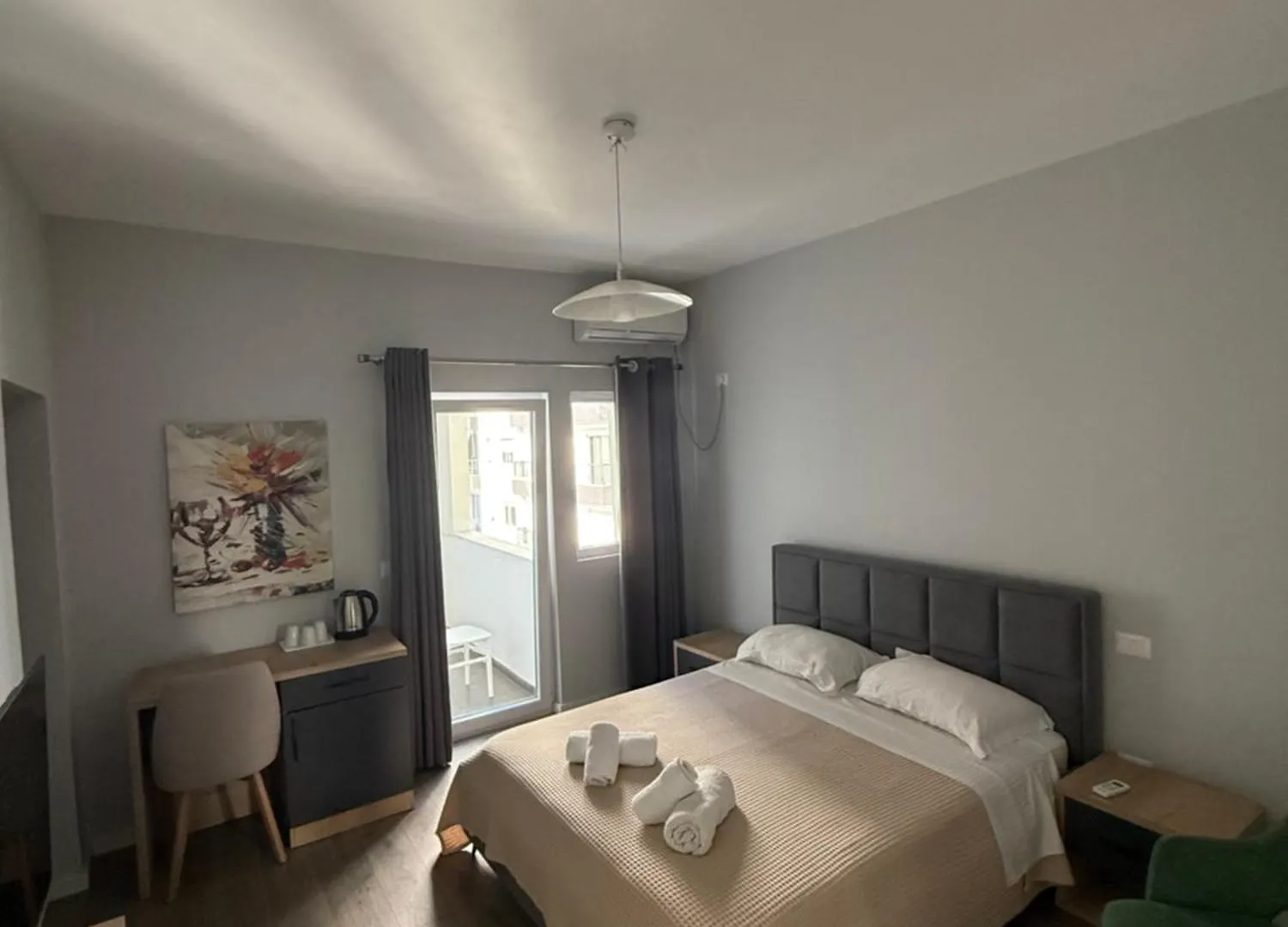 Tirana Central Living אלבניה