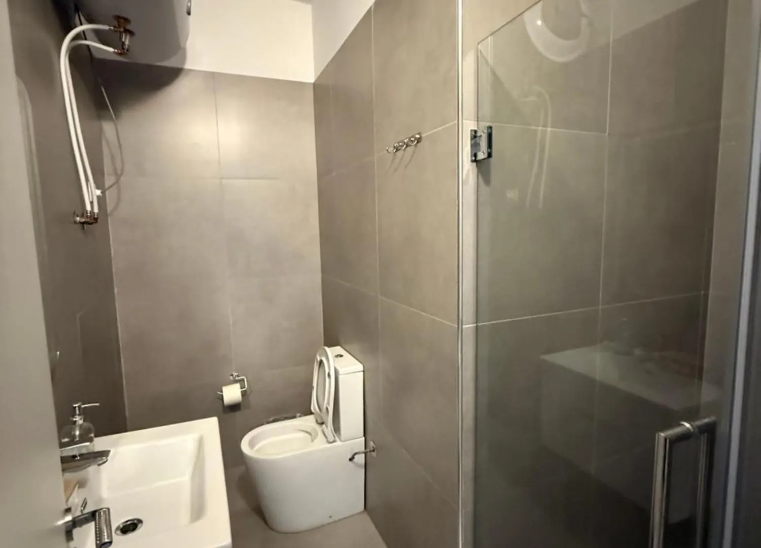 Tirana Central Living בית הארחה