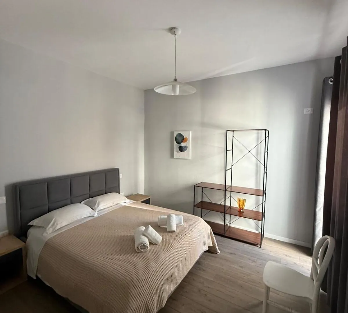 Tirana Central Living בית הארחה