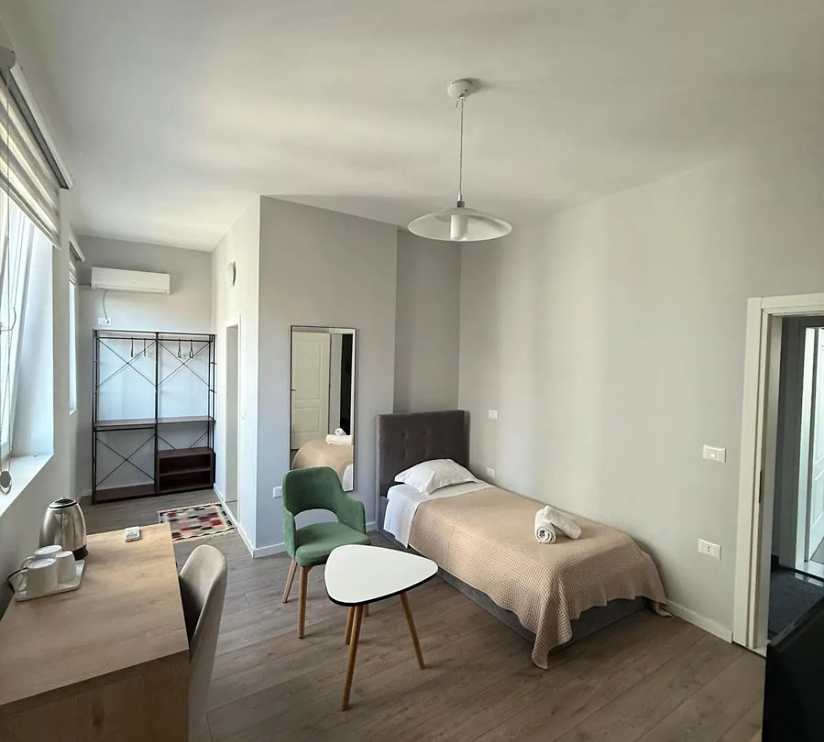 Tirana Central Living אלבניה