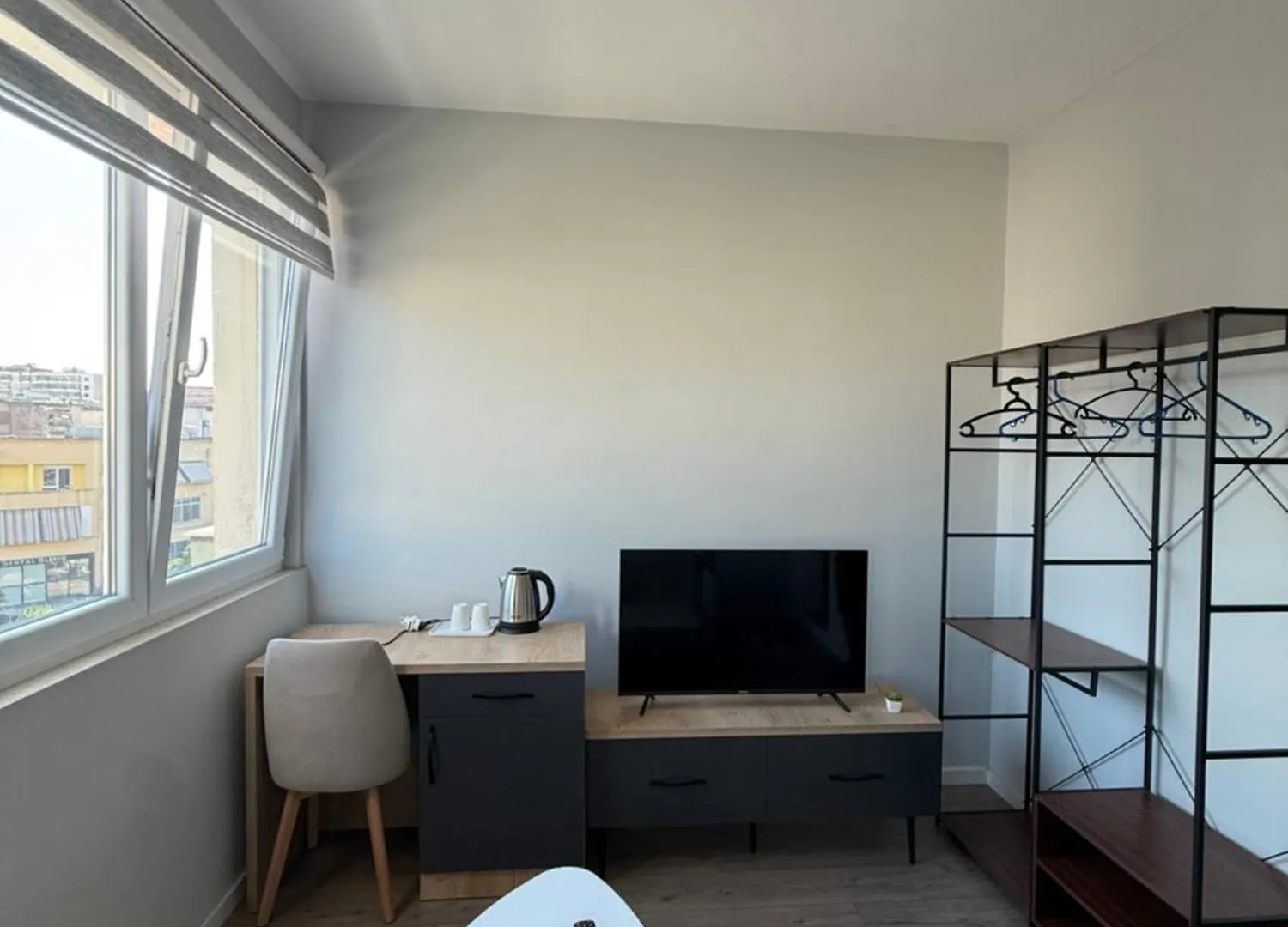 Tirana Central Living בית הארחה